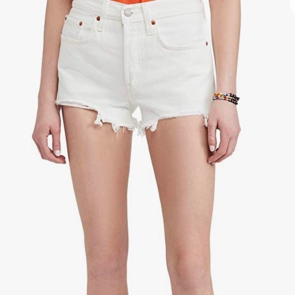 Womens 501 Levi shorts size 26